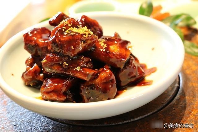 小炒菜:鱼香肉丝,糖醋排骨,五花肉焖干豆角,玉米炖牛腩