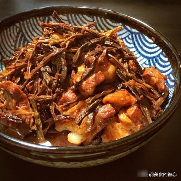 小炒菜:鱼香肉丝,糖醋排骨,五花肉焖干豆角,玉米炖牛腩