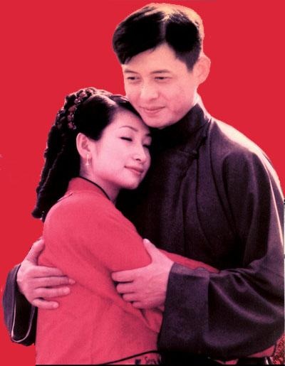 如今的程前57岁了,他的老婆身份被曝光,照片中看着,很是年轻