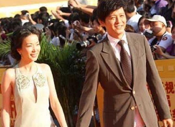 如今的程前57岁了,他的老婆身份被曝光,照片中看着,很是年轻