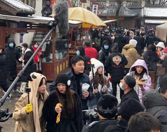贾乃亮又被催复婚?携孟佳亲密同游,网友却称女方不如李小璐漂亮