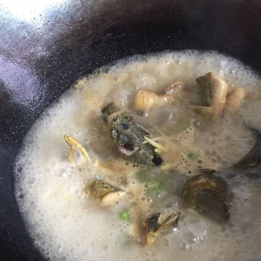 酸辣黄骨鱼,肉质鲜嫩多汁,拌米饭最香了