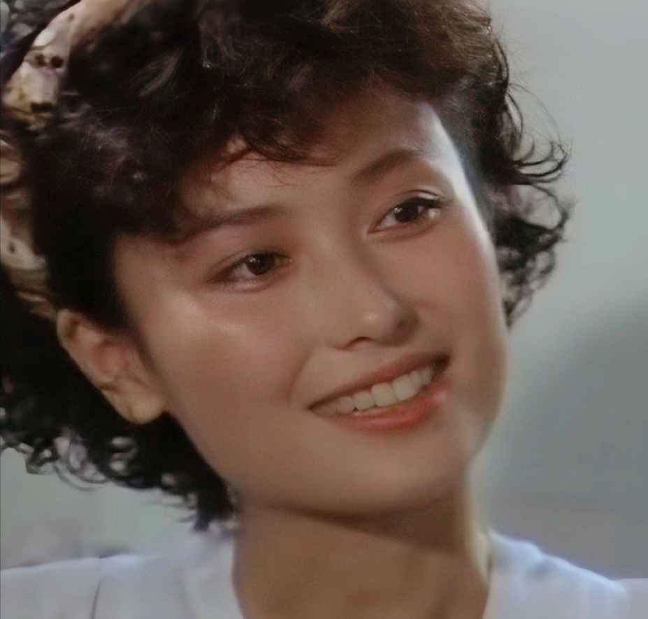 90年代爆红的美女明星左翎,带女儿再婚获幸福,60岁越活越漂亮