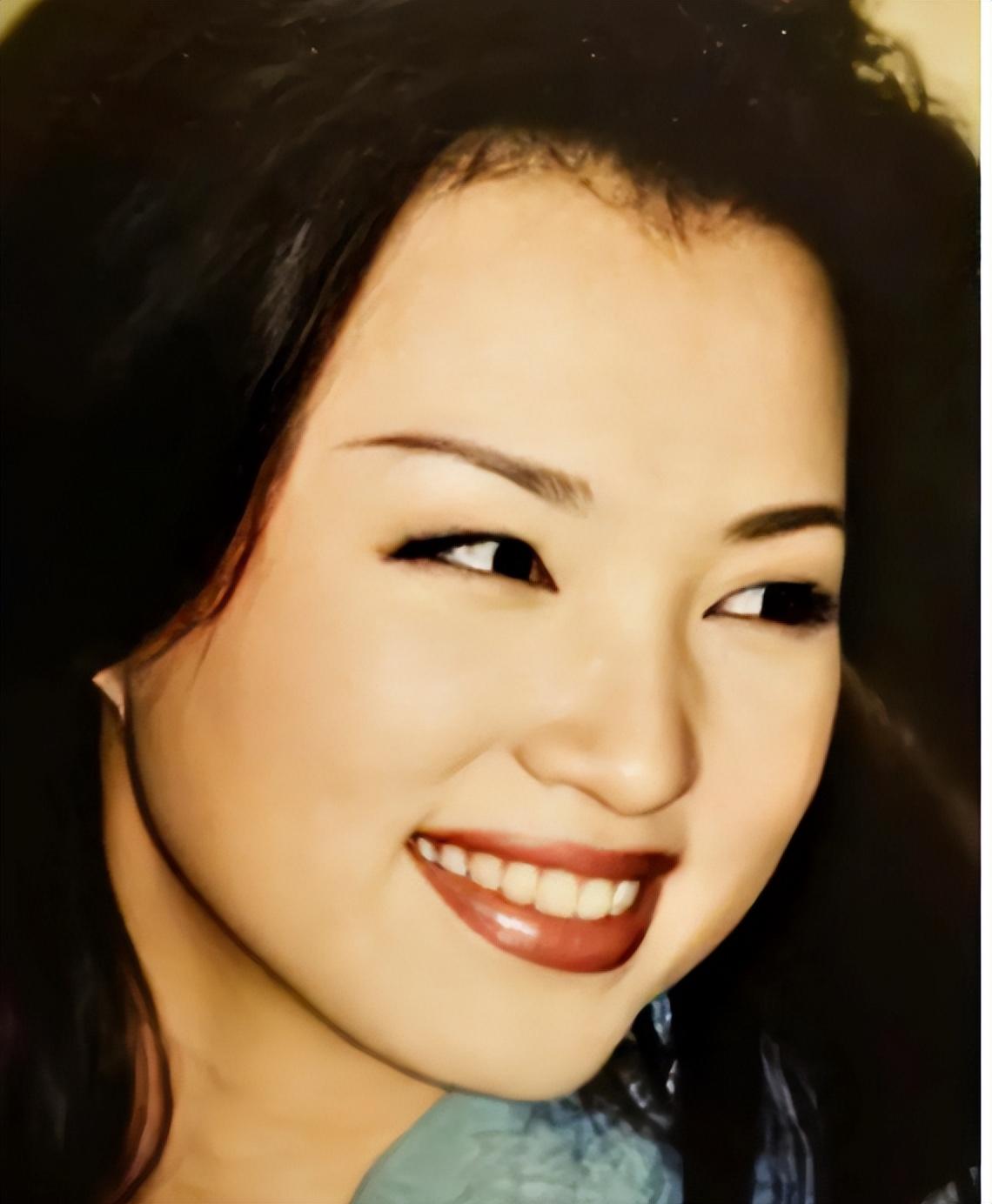 "央视一姐"到"查无此人",49岁的董卿,终于落到今天这一下场