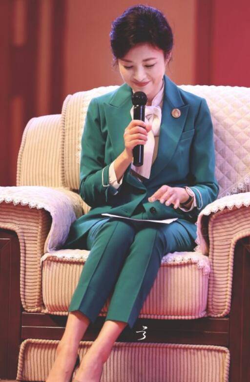 周涛:曾连续主持春晚16年,却毅然离开央视舞台,如今现状如何?