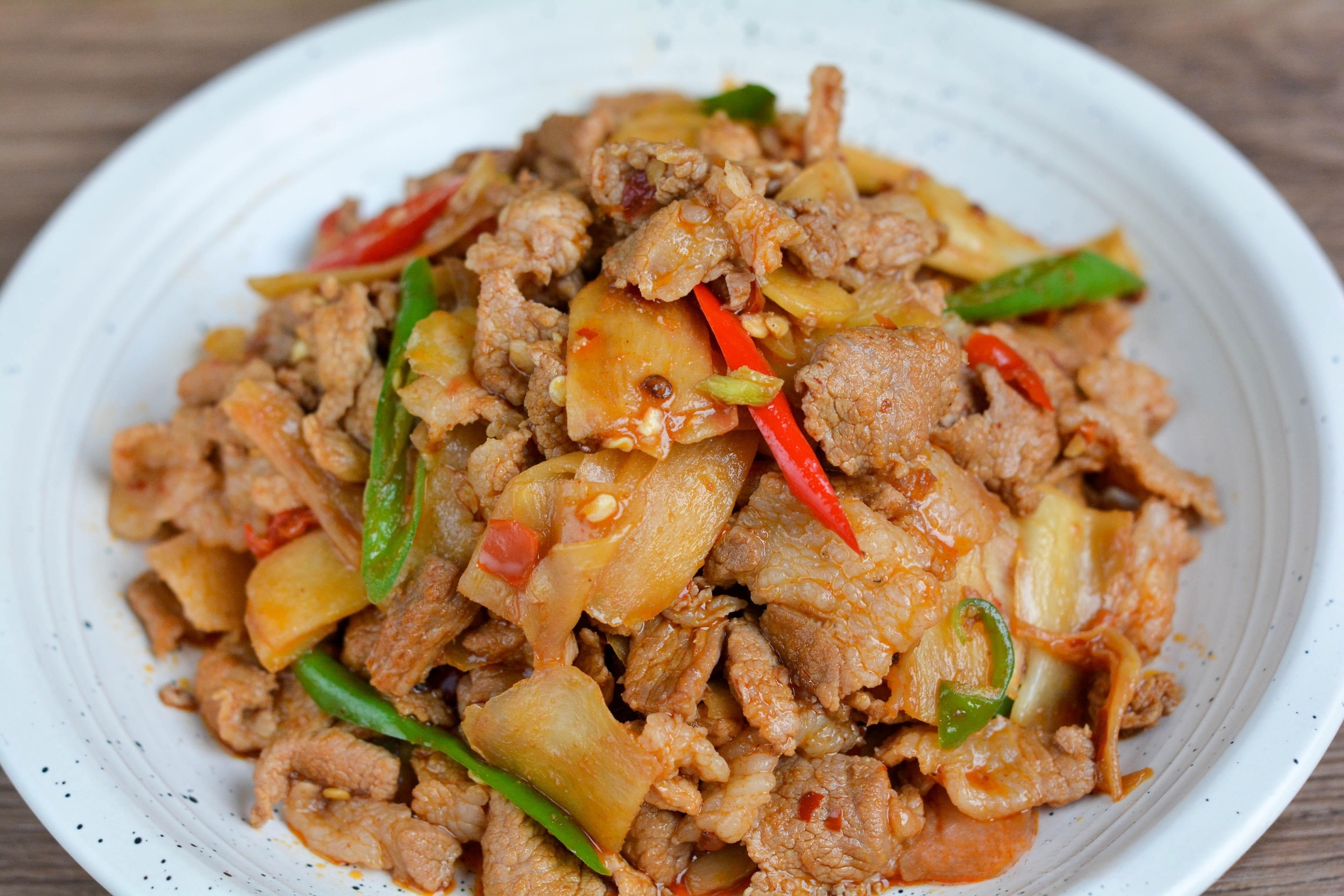 肉片要多煸炒一会儿,炒出多余的油腻,吃起来不腻,有微微焦香,而且