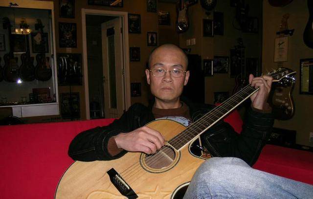 小编后记尽管出道即巅峰,一直无法超越,但不能否认光头李还是个有才华