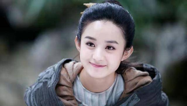 后来在节目《向往的生活》当中,谢娜和赵丽颖在节目当中相聚,金角大王