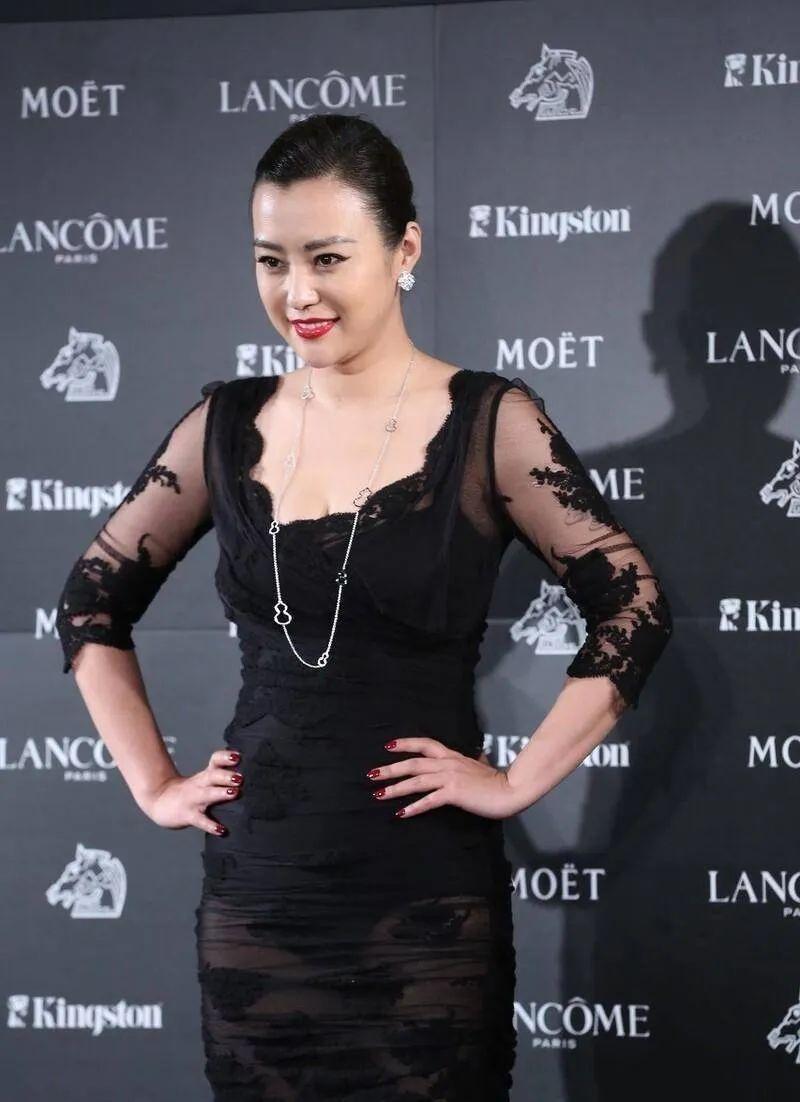 郝蕾又肥又土算不算美人?看她和孙俪高圆圆的合照,你就有答案了