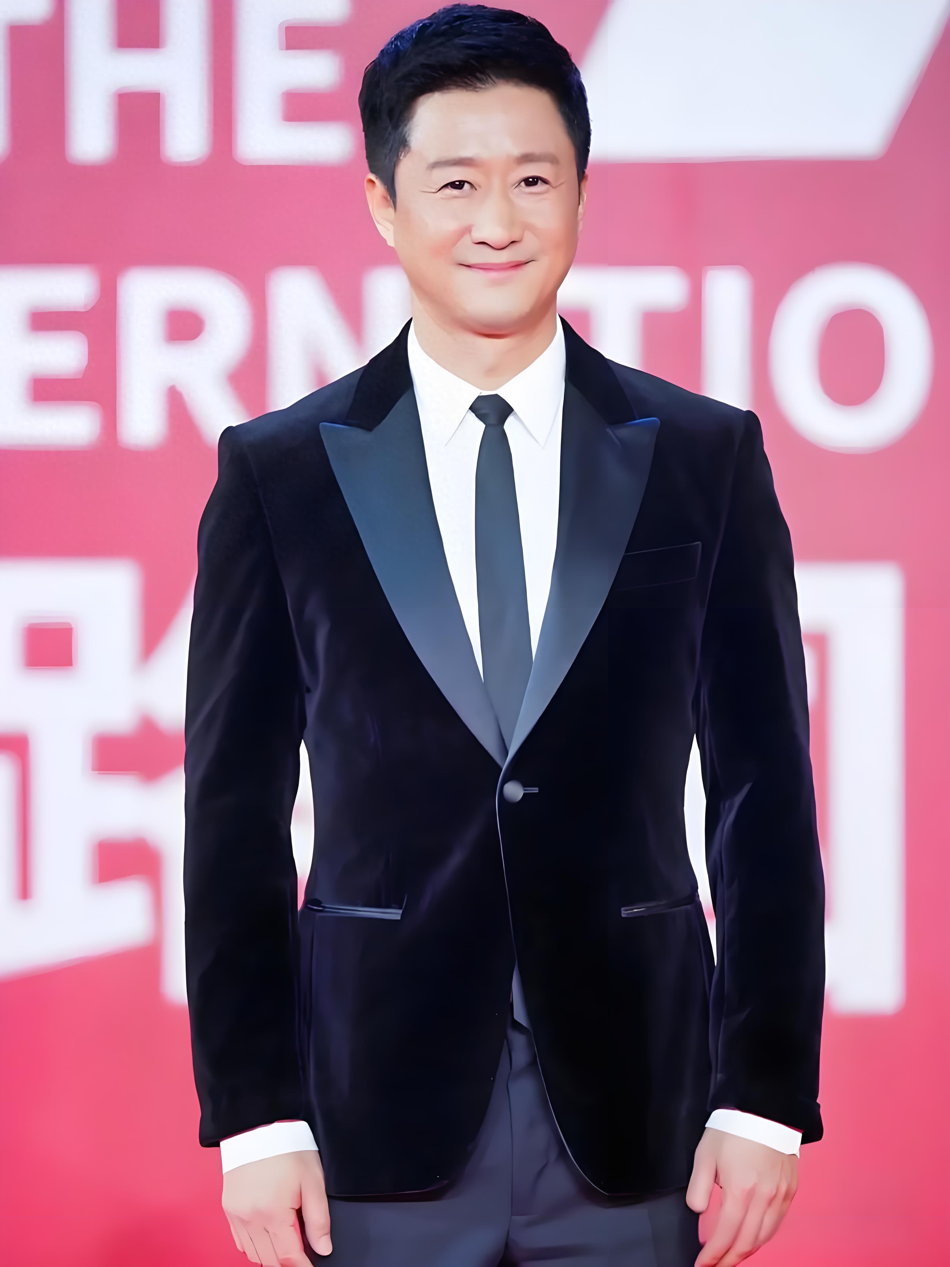 原来他就是吴京的亲生父亲,难怪儿子能大红大紫