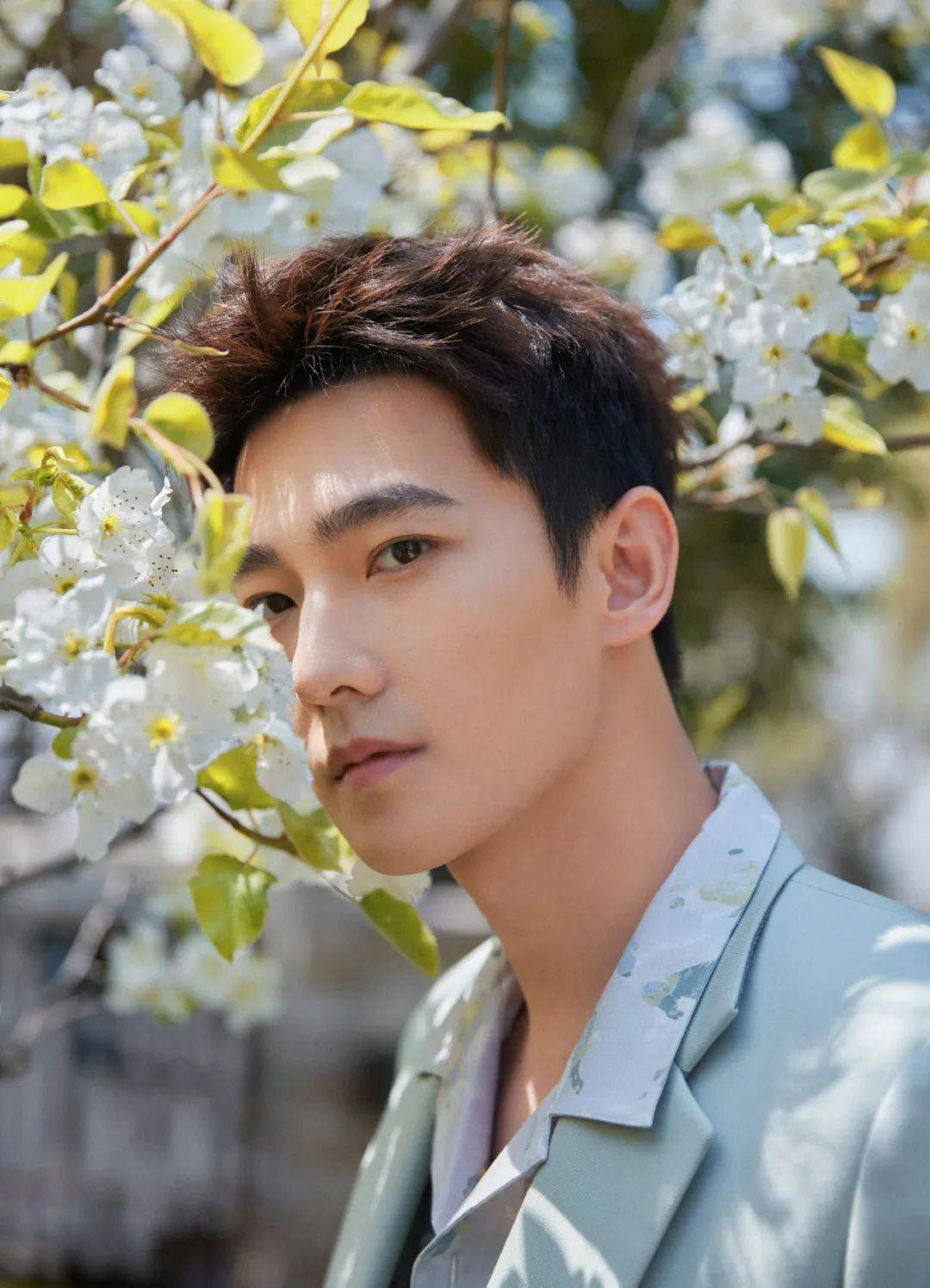 榜妹热线 | 杨洋炒作抬咖?白鹿长月播出?李一桐轧戏?程潇进组?