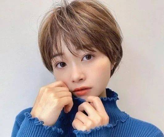 很适合夏天的女生短发发型, 性感迷人,很有清新自然的感觉