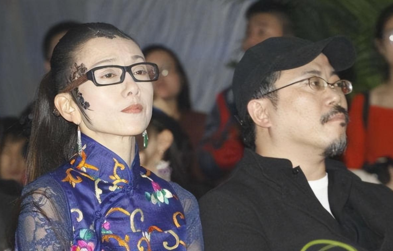 杨丽萍和她老公的照片图片
