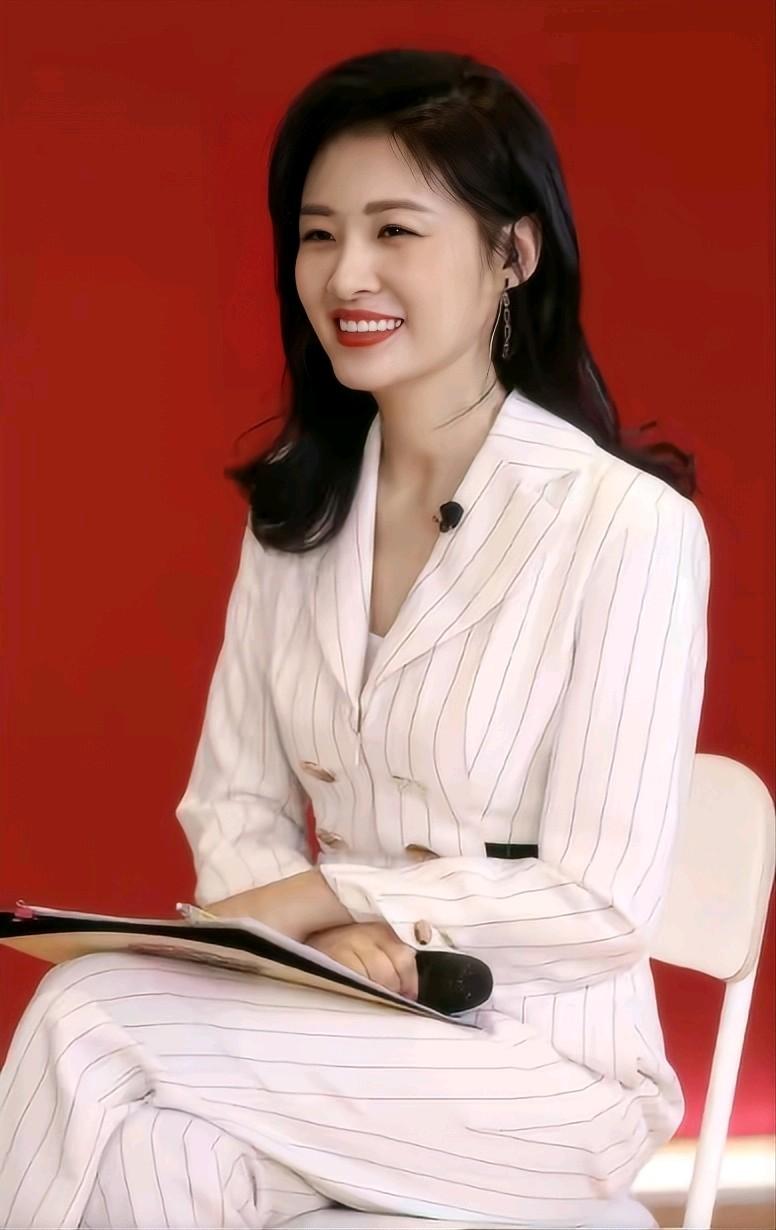 55岁周涛:从央视主持到董事长,她跟董卿走上截然不同的两条路