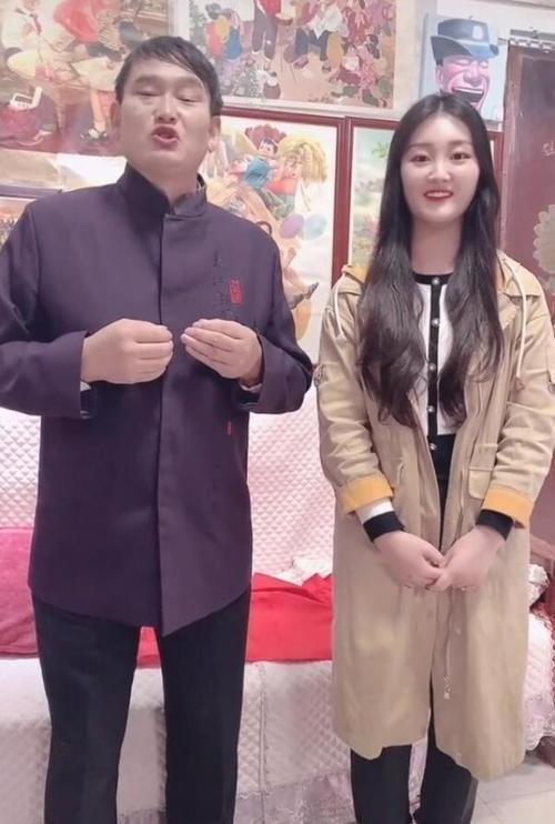 儿媳妇回城里,大衣哥大衣嫂轻松了,夫妻做饭也变得简单很多