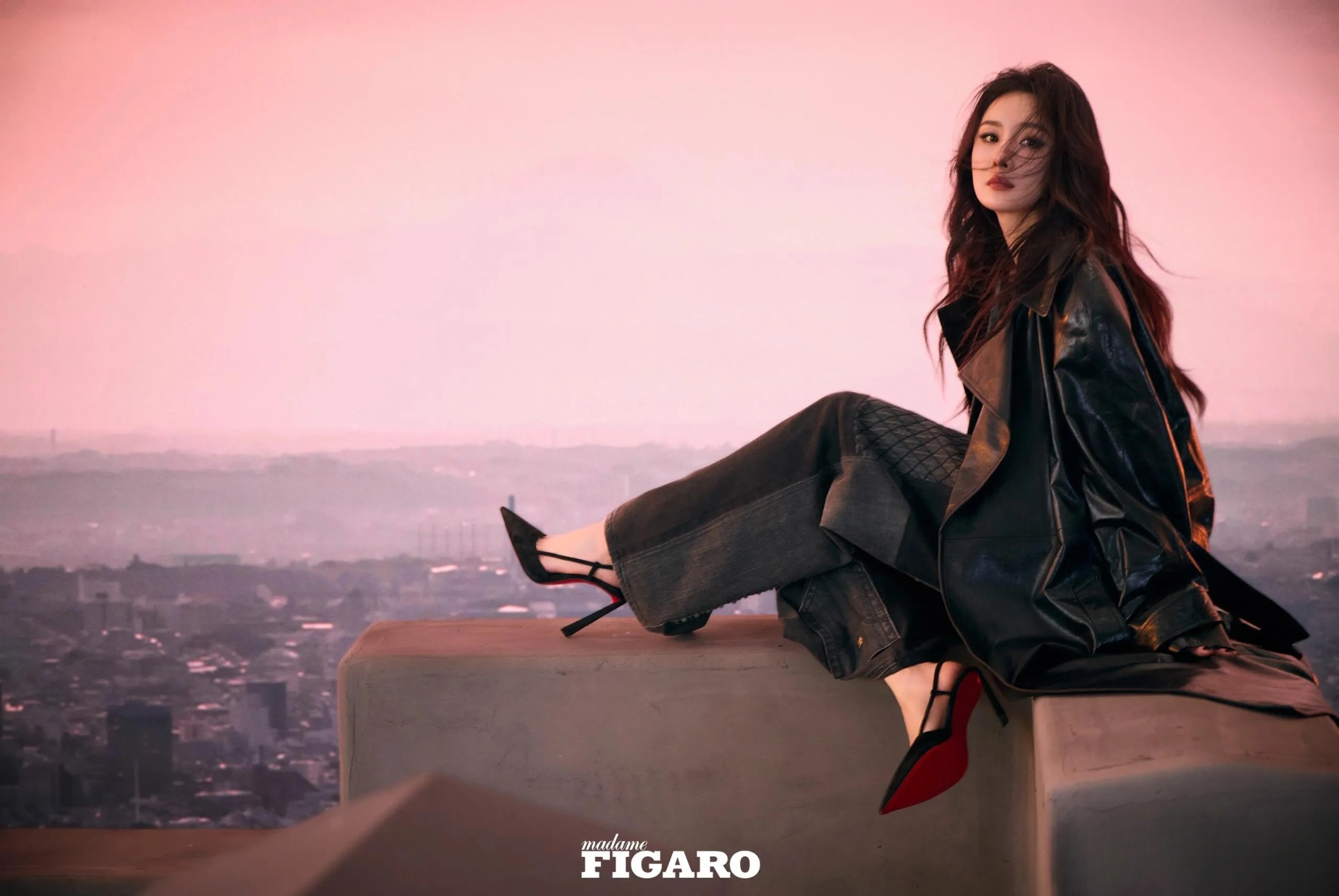 杨幂最新杂志大片,眼神好绝她真的好会拍,美到让人移不开眼