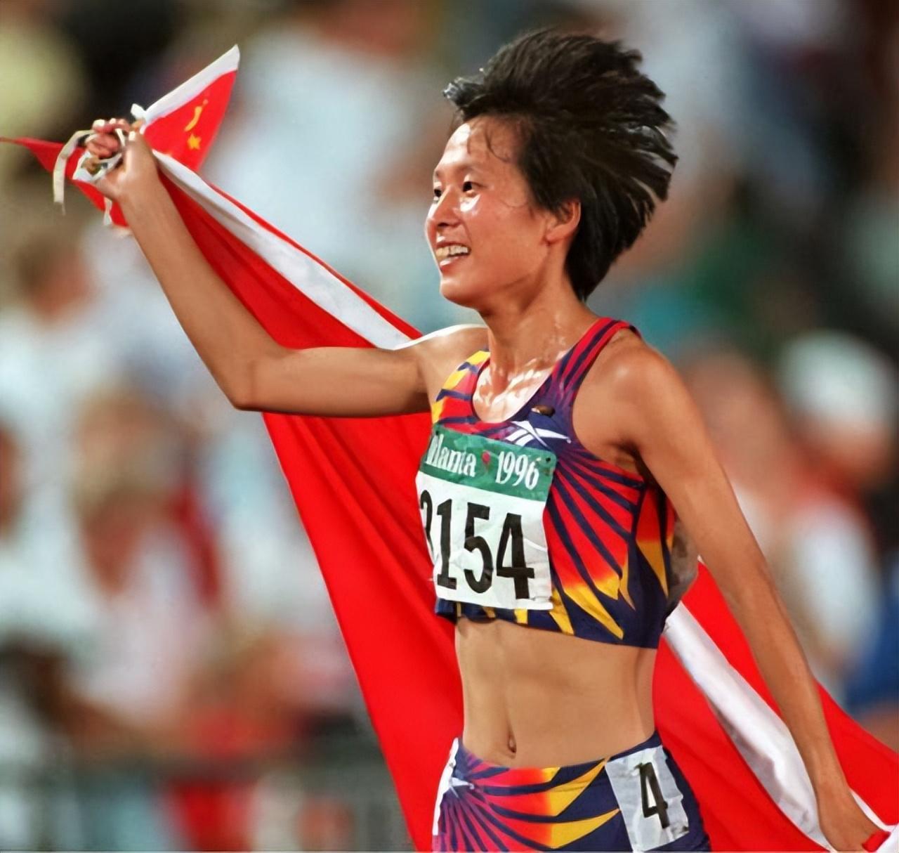 "东方神鹿"王军霞:退役移居美国,3个孩子3个爹,现成人生赢家