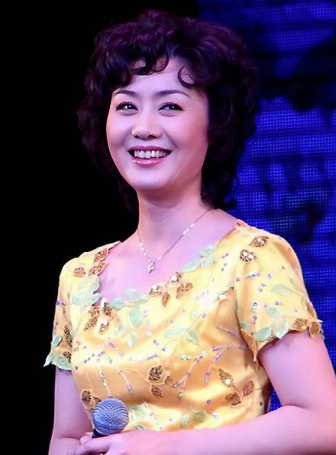 再加上经常跟随师父参加国内外的戏曲表演,李胜素的梅派戏曲可谓是