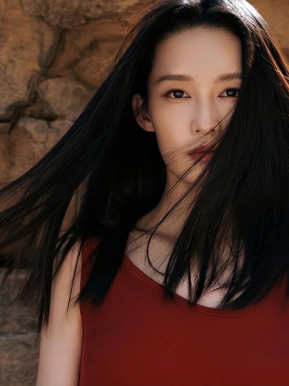 没想到,2023年8月刚开始,32岁李沁就以这样的方式,败光观众缘 没想到,2023年8月刚开始,32岁李沁就以这样的方式,败光观众缘