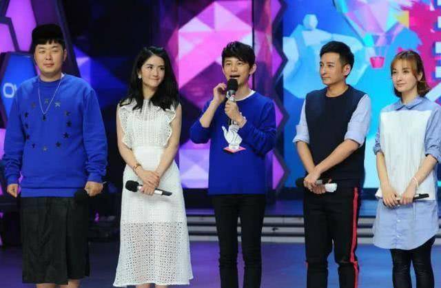 王源官方数据是170,但根据他与160的马云爸爸合照来看,王源顶多161,再