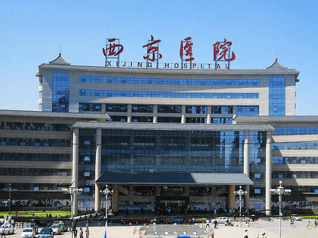 并说道:"亚玲啊,咱们村条件比较差,看病非常难,要不你回村办个医院吧