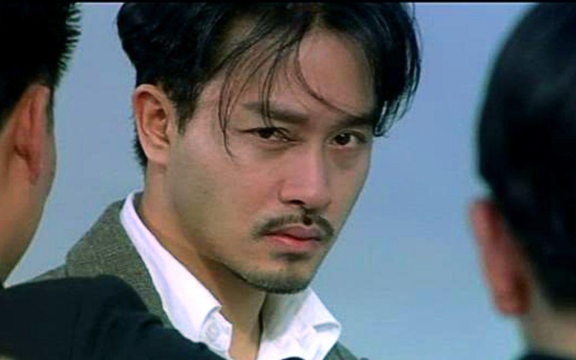 在《新上海滩》由张国荣主演,他诠释了一个男人与烟和酒的双重友情