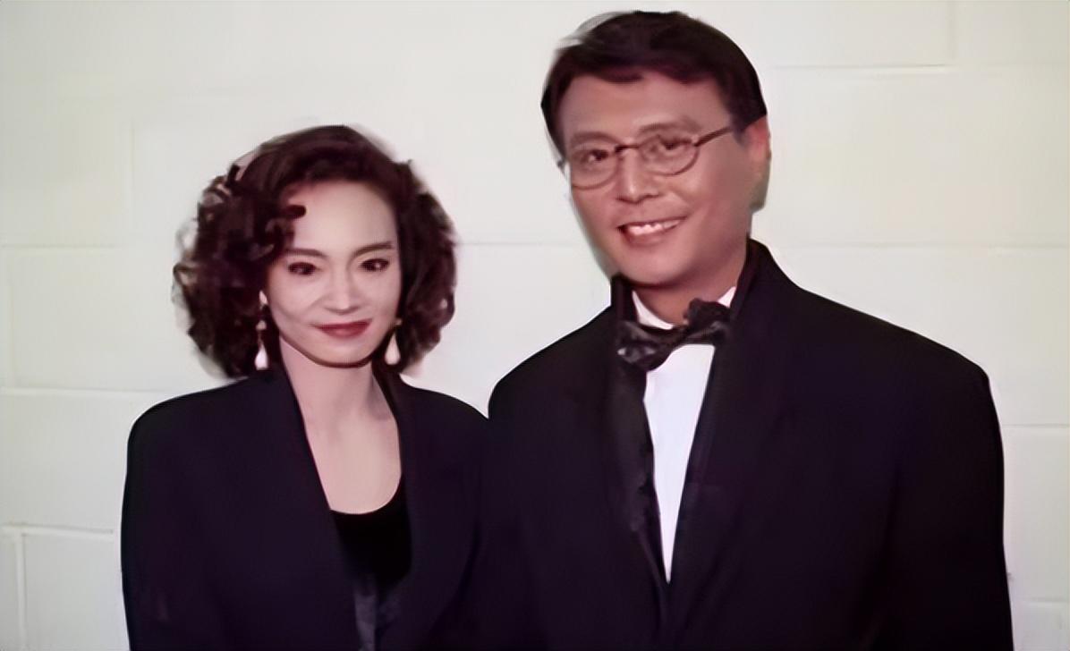 64岁刘雪华大变样,皮肤松弛皱纹堆积,面目狰狞似"格格巫"