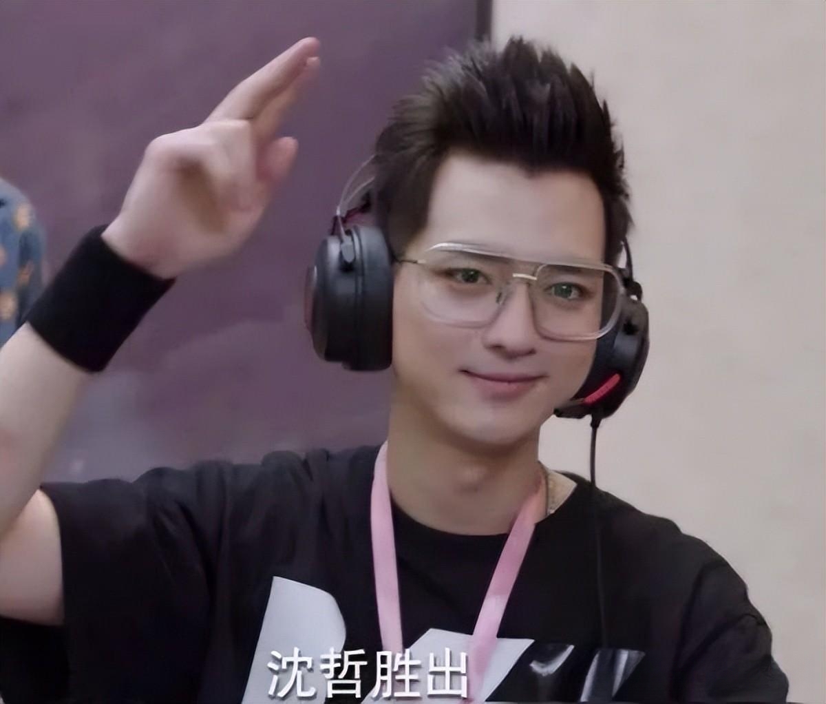 比如战队中grunt沈哲,这个角色由文苡帆饰演