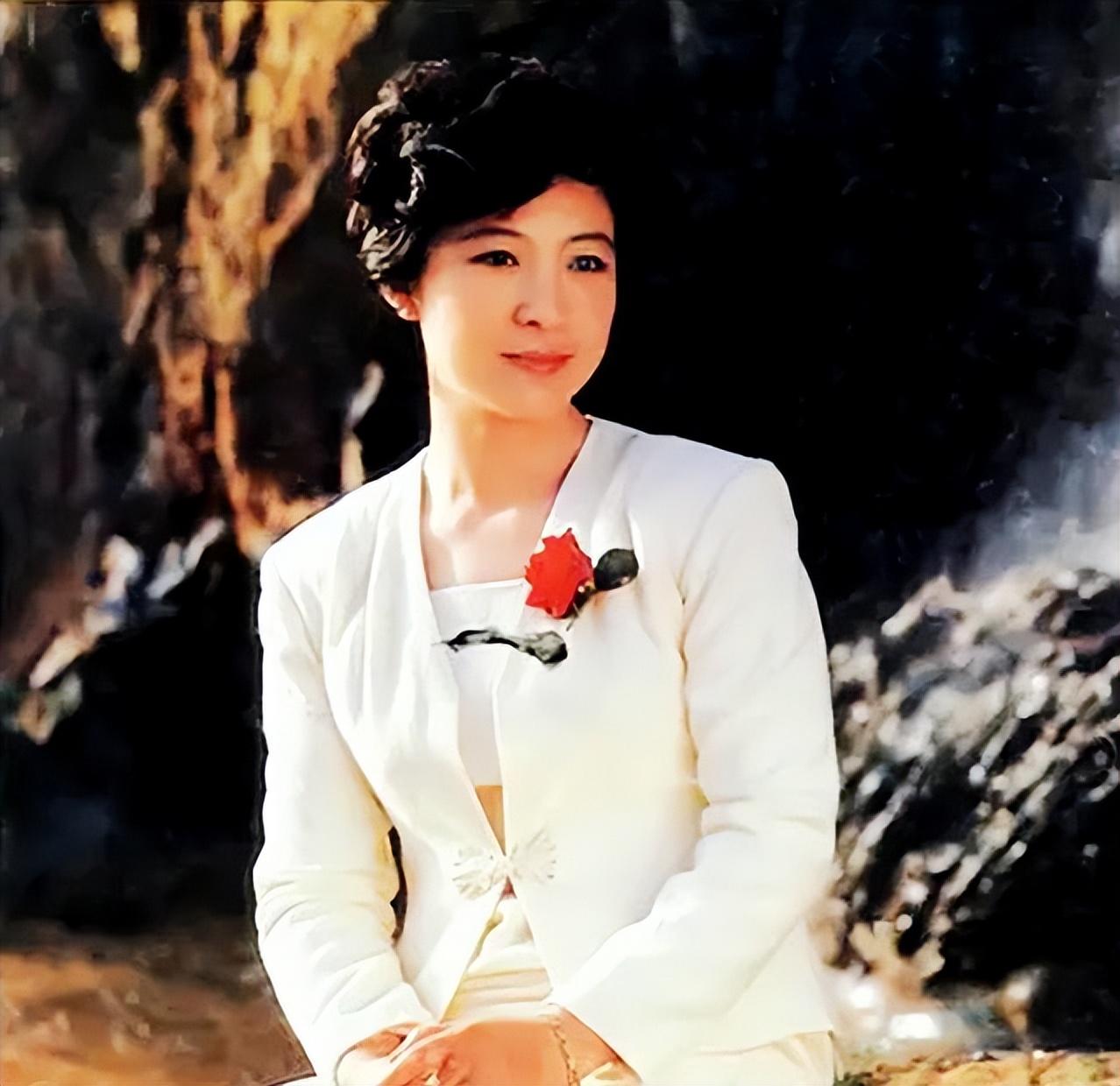 著名演员王馥荔:丈夫为娶她险些丢了工作,如今儿子成了两人骄傲