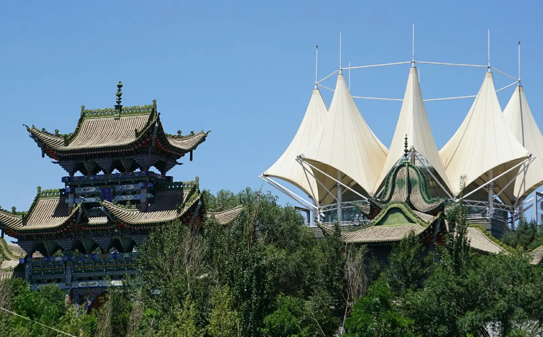 新区援助建设的观光塔,所以在命名上就加入了浦东和西宁两地的简称