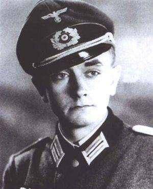 卡尔尤斯1922年出生于德国,他老爸是个参加过波兰战役的老兵