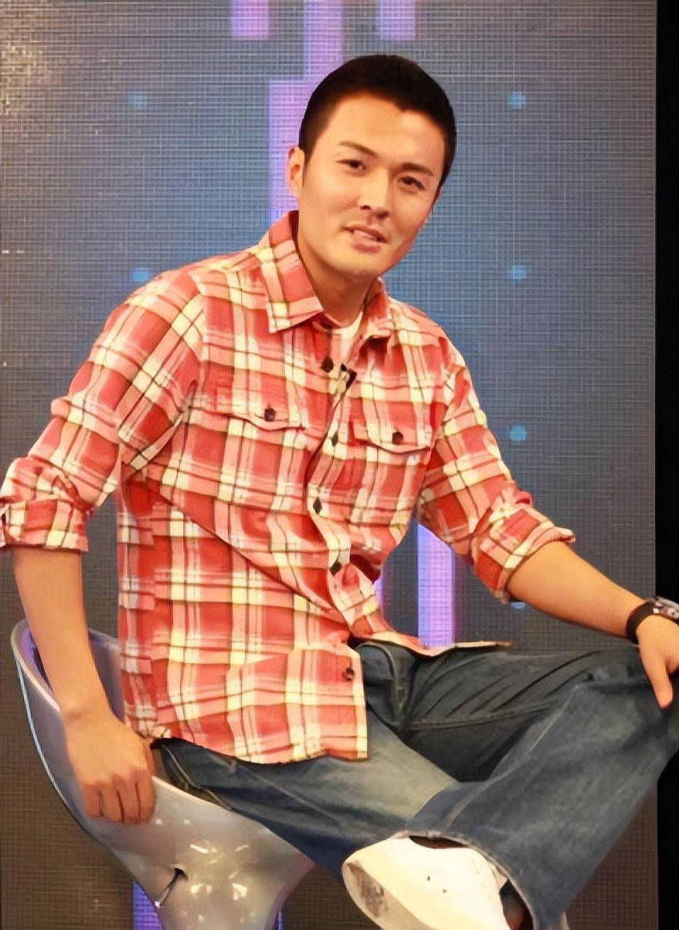 于小伟:和高圆圆恋爱,出道23年不火,娶平凡妻子也幸福