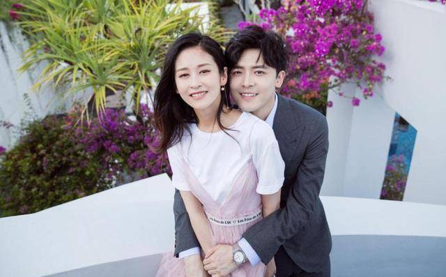 付辛博带妻女现身机场 与颖儿戴情侣帽(2岁女儿调皮摘口罩)_娱乐_永州