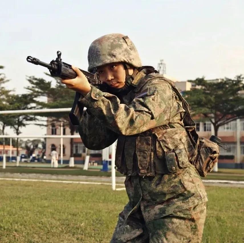 如愿成为一名陆军特战女兵并提交了自荐信郭婧报名参加部队成立女子特