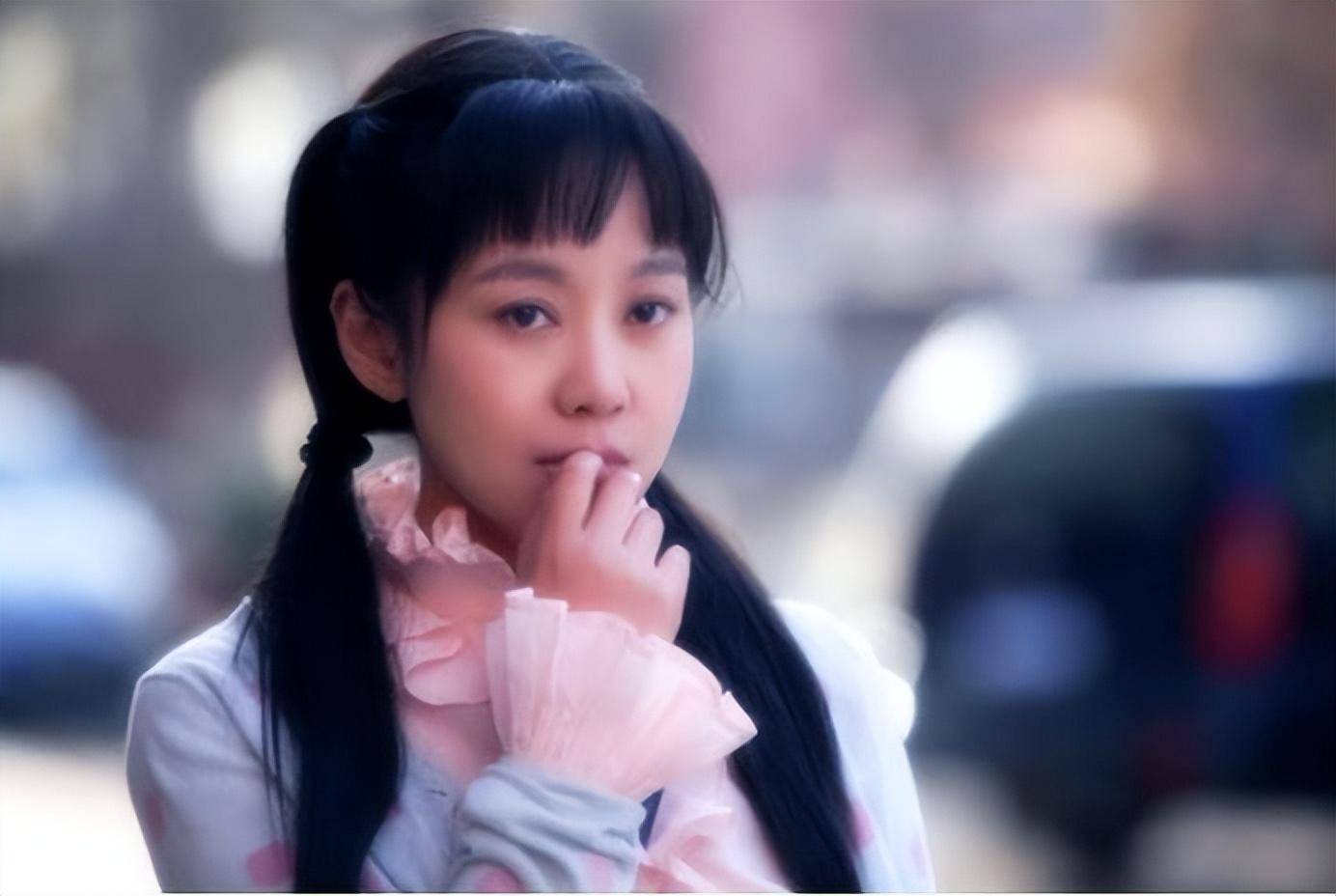 邹伟与闫妮离婚19年,他再婚生子获幸福,她情路坎坷至今未婚