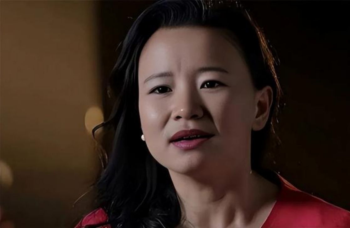 不得不说,看到成蕾在犯下大错后不仅断送了事业