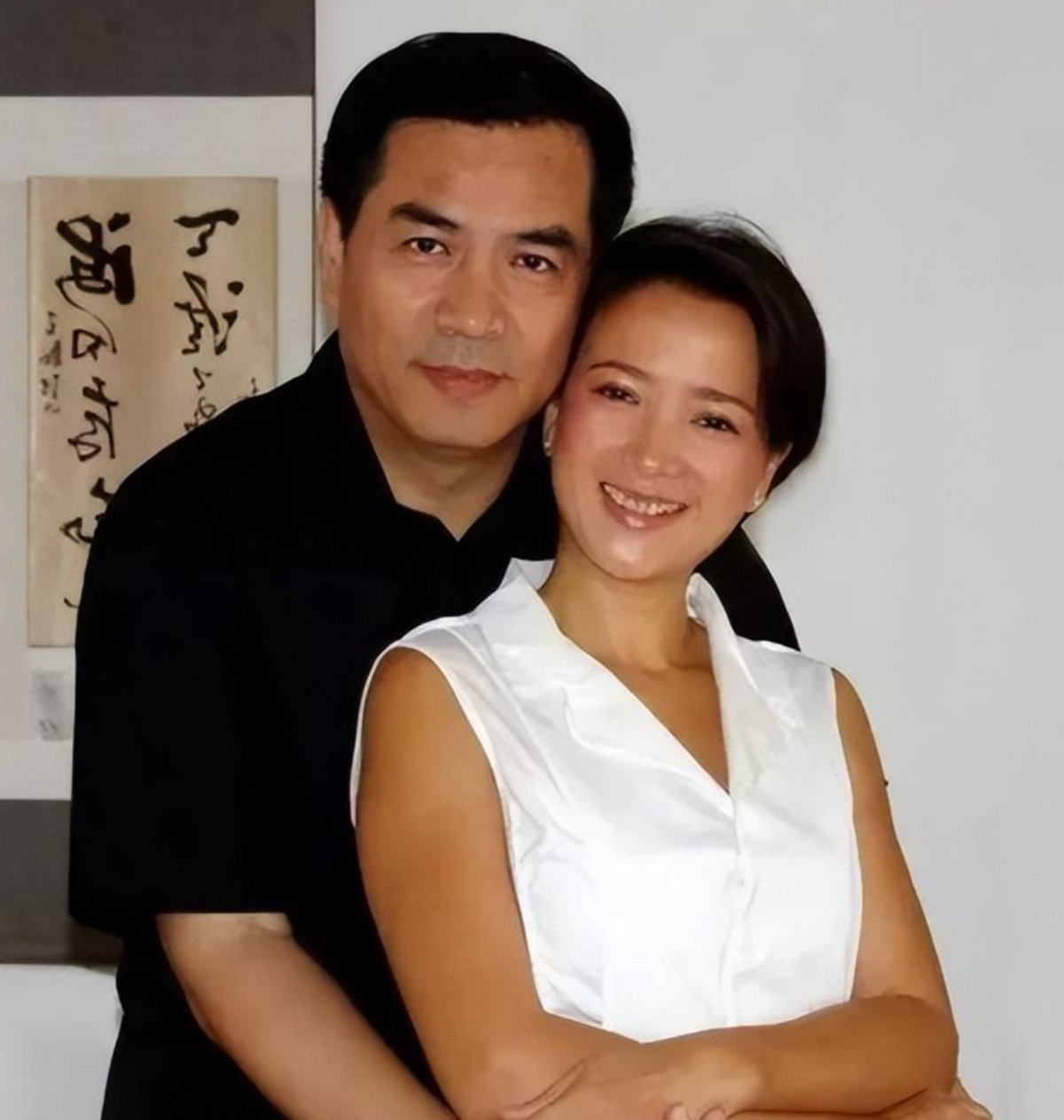 何晴与老公廖京生的合照真是幸福溢出了屏幕,甜蜜的婚后生活给二人