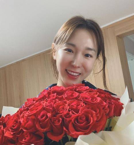 是出演过《对不起,我爱你》,曾和韩国知名男演员柳时元恋爱过的徐智英