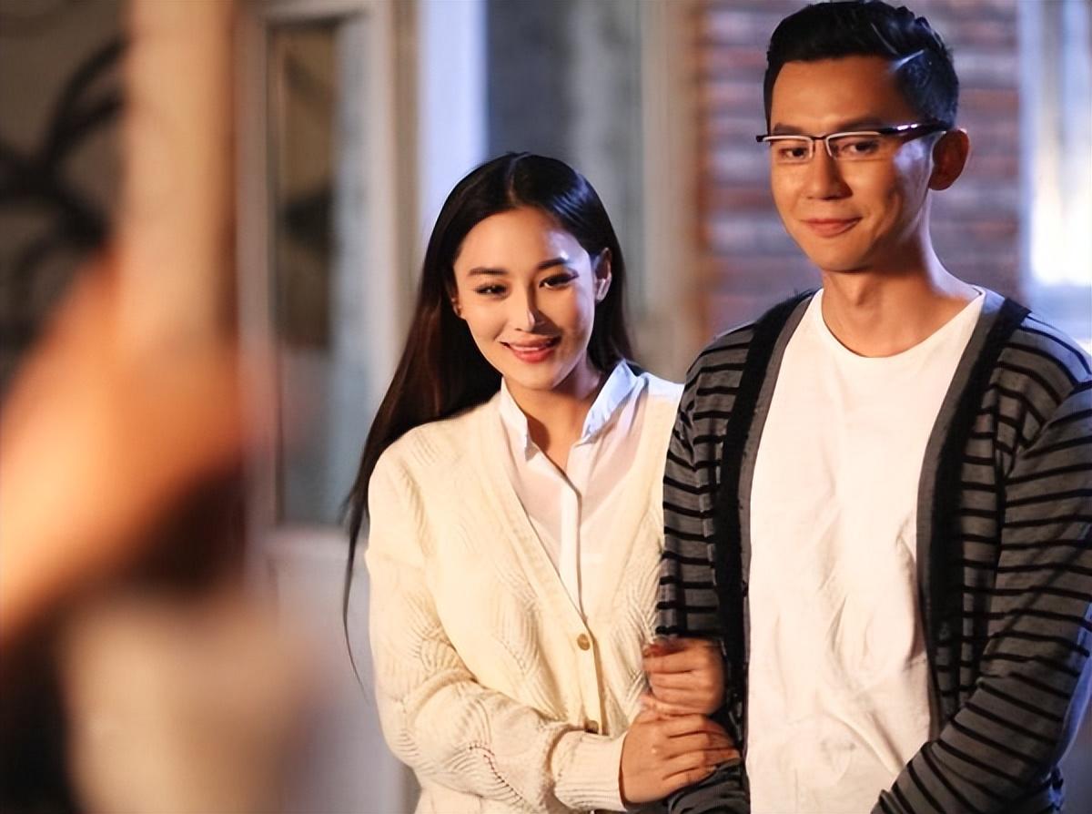 张馨予晒庆生照,老公何捷点赞秀恩爱,送老婆玫瑰花仪式感满满