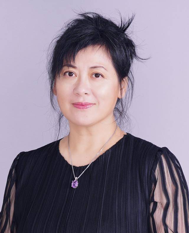 影版《红楼梦》贾宝玉饰演者夏菁晒近照,因病息影,如今知性依然