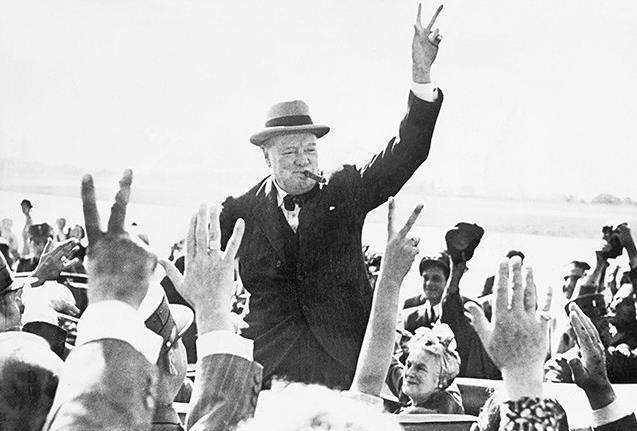 在英国,原来反"v"字手,是"侮辱对手"的意思;自从丘吉尔高高举起"v"字