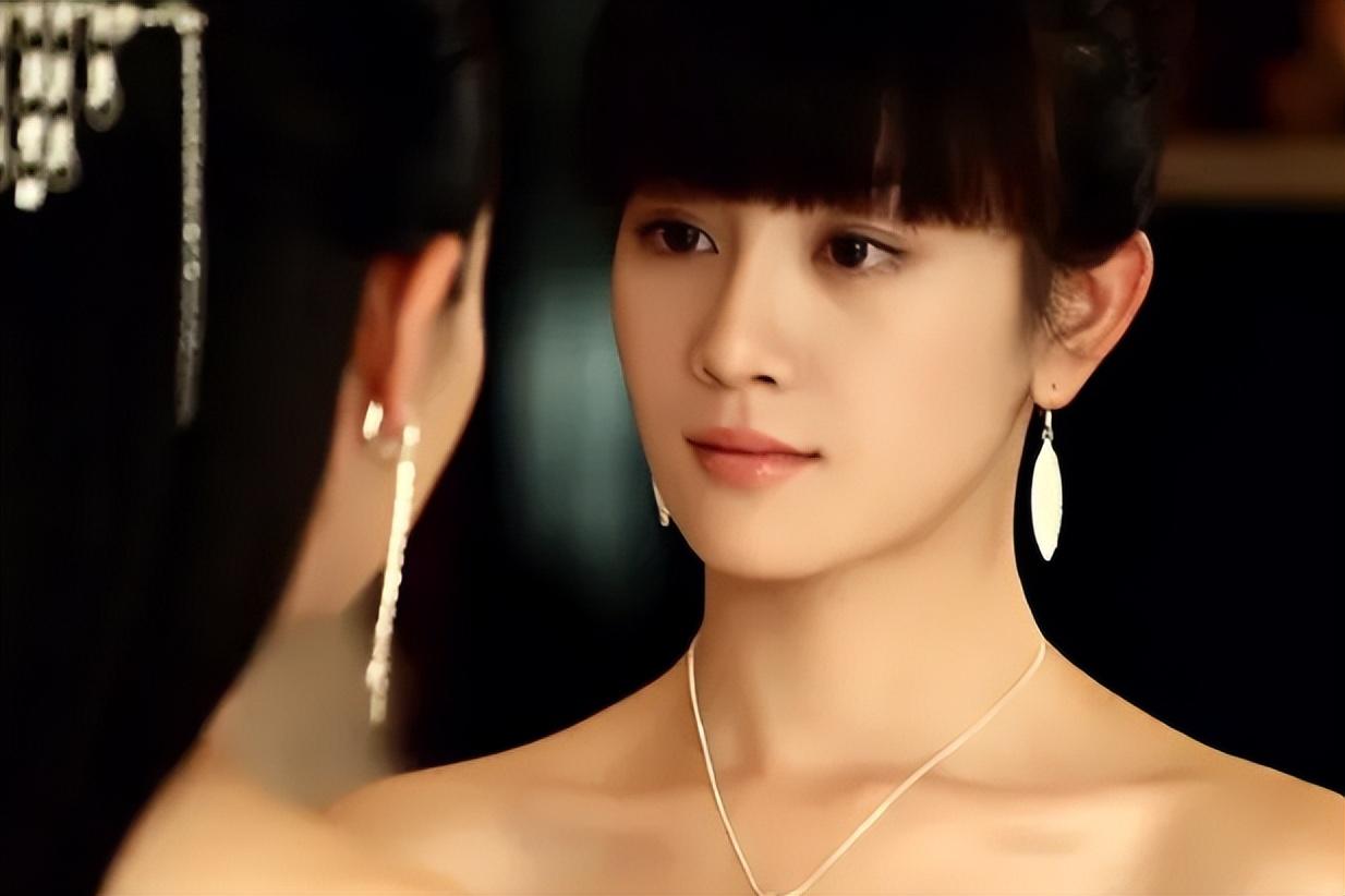 这一次,34岁张檬的"处境",给内娱女明星们"提了个醒"