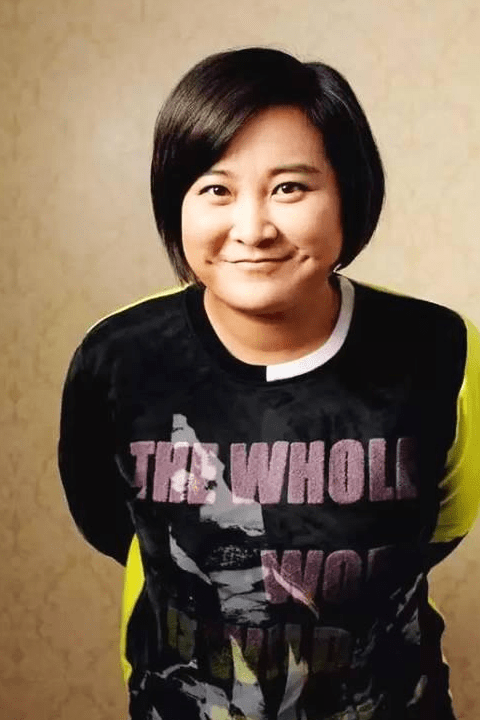 "阳光开朗"爱笑的女孩贾玲,暴瘦50斤,网友直呼:出个减肥教程