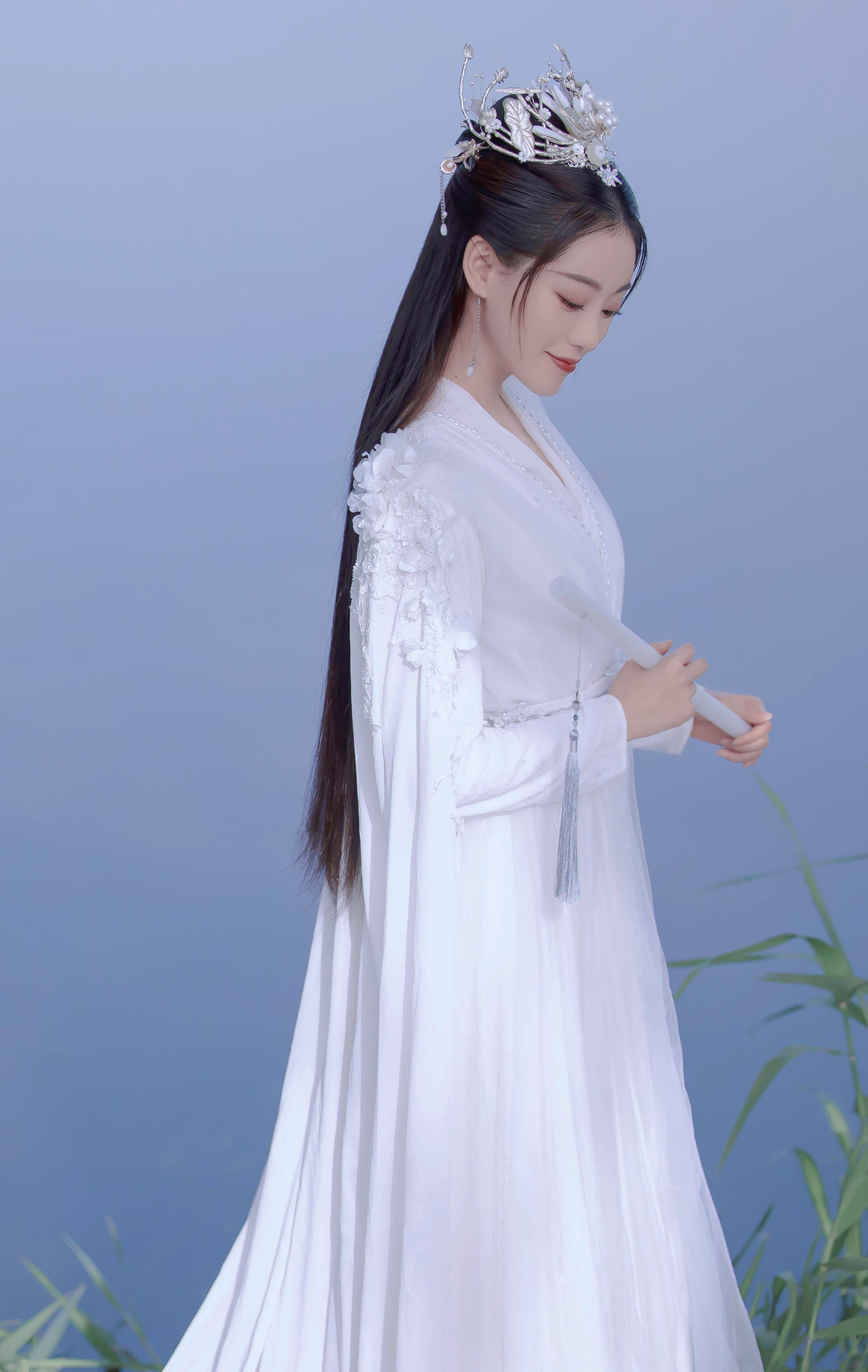 祝绪丹玉笛古韵大片,白衣翩翩纯净温柔,是魔幻小仙女没错了