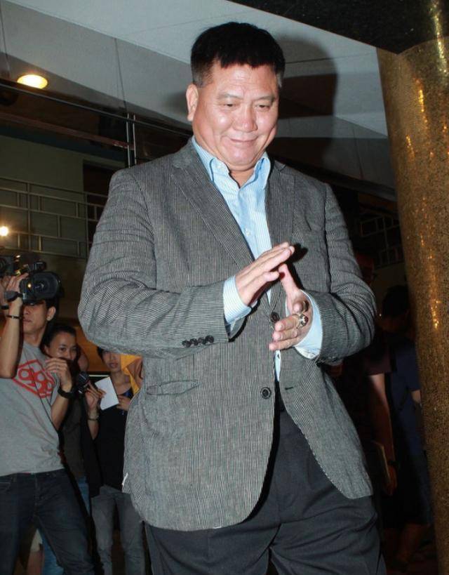 63岁万梓良内地商演身材发福显老态 网友:大哥真的老了