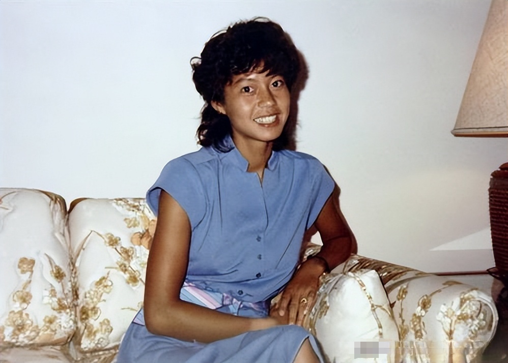 1983年在美国确定给胡娜政治庇护后