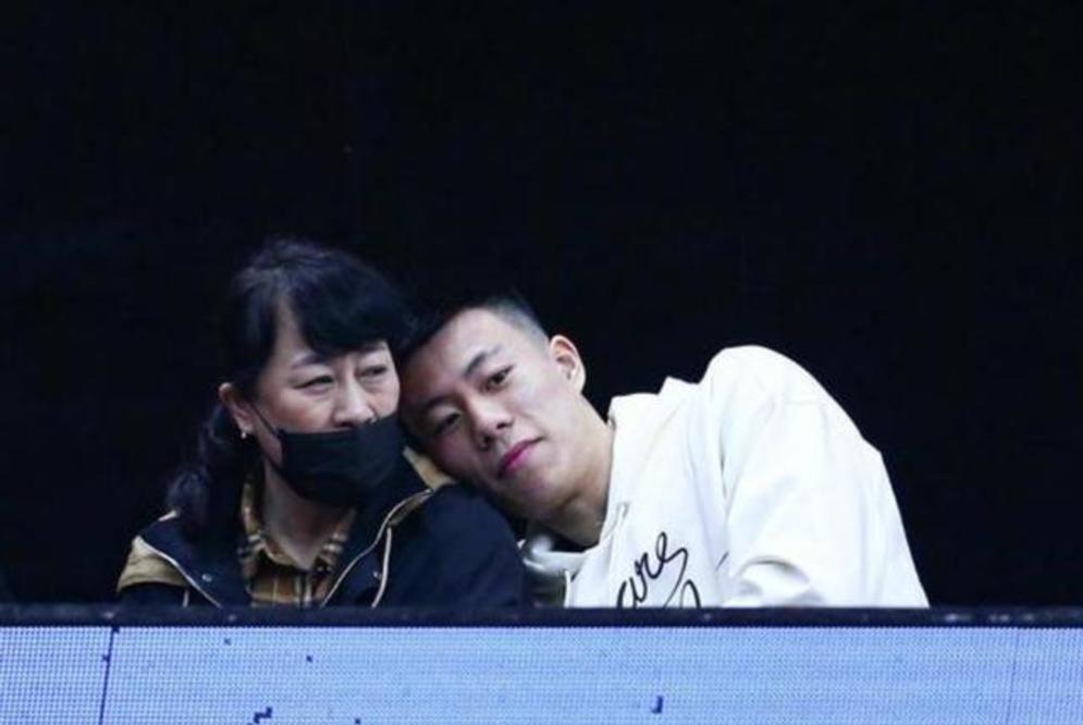 张镇麟再遭球迷疯狂攻击,点名王芳,张公子霸气摊牌