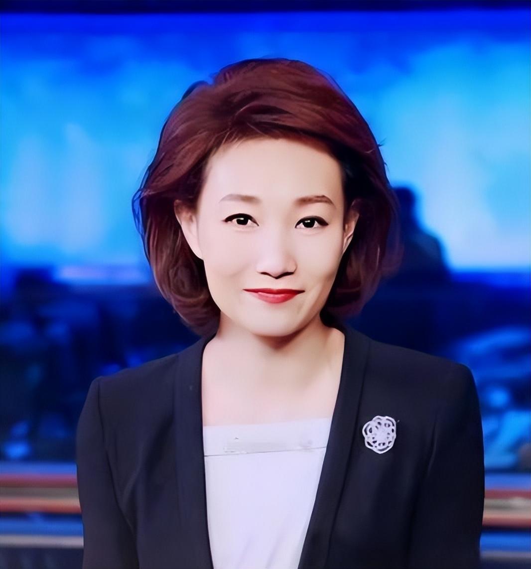 深扒之下,终于知道央视主持人李梓萌为何47岁还不结婚了!