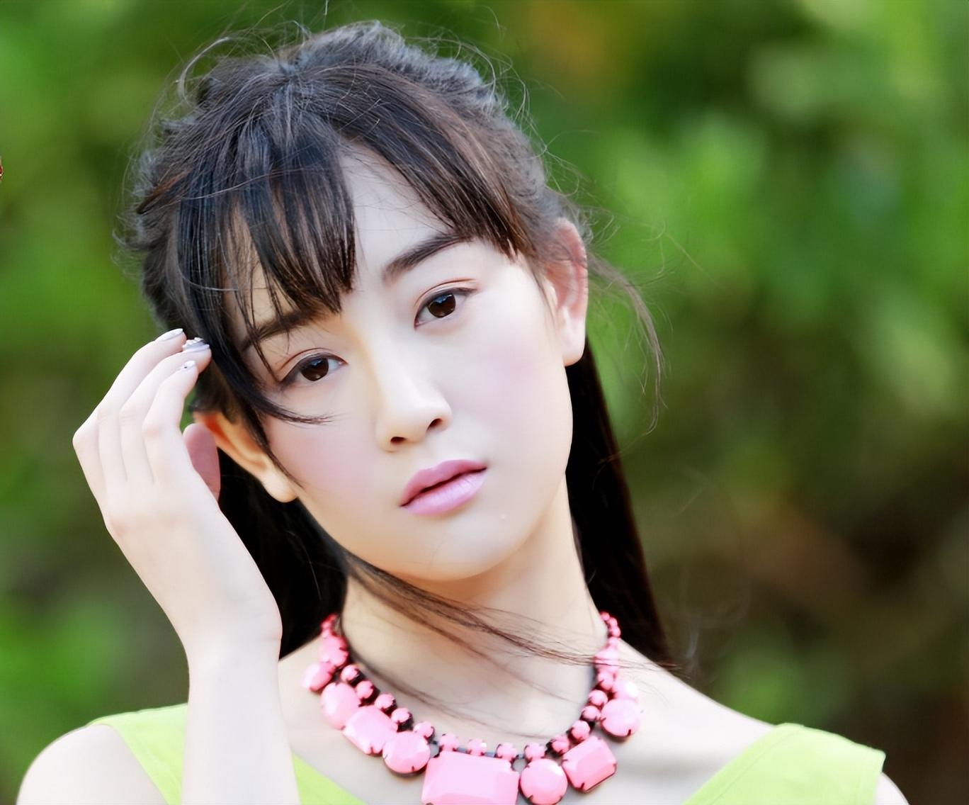 这一次,34岁张檬的"处境",给内娱女明星们"提了个醒"