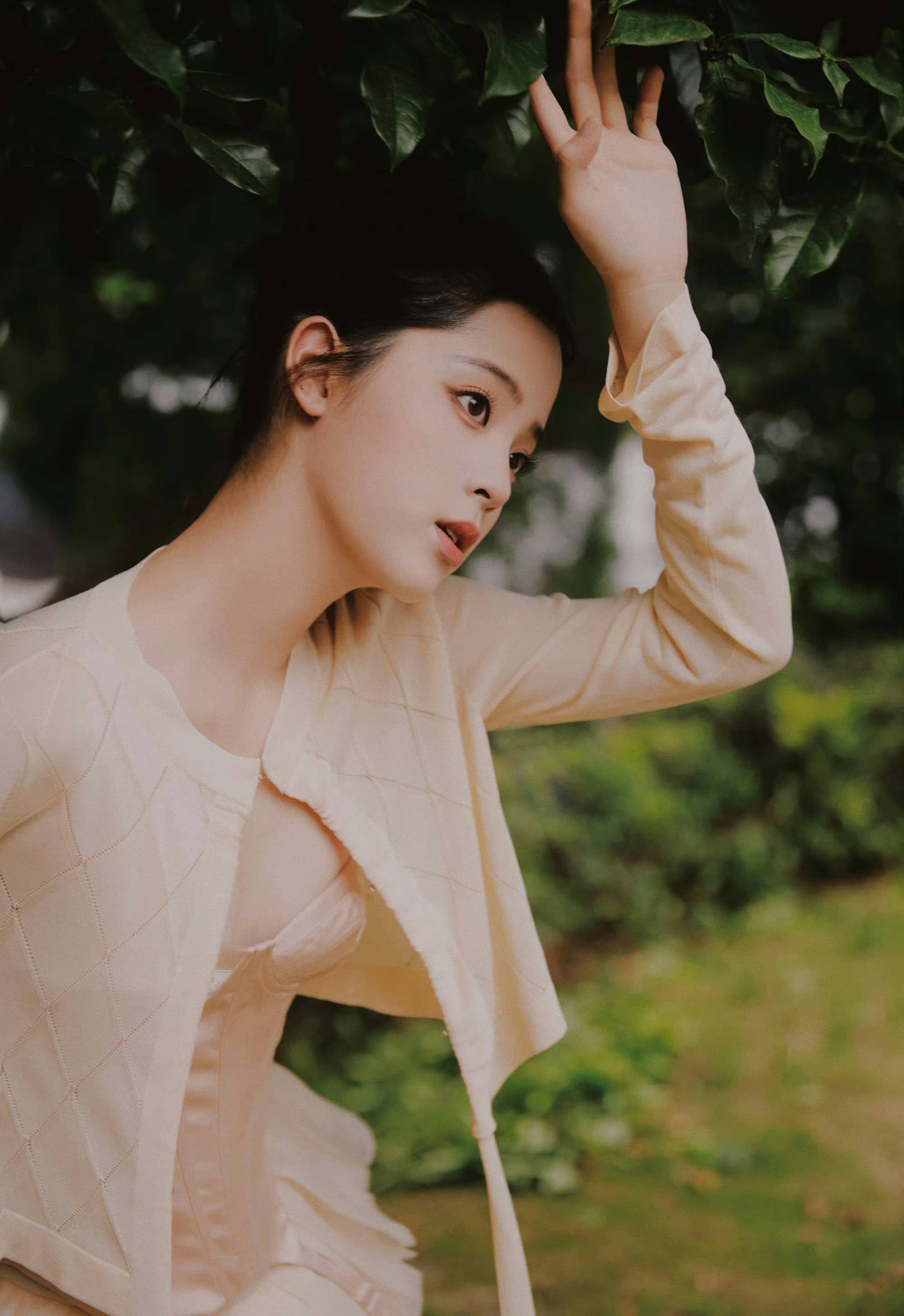 邻家女孩欧阳娜娜,皮肤白皙,清纯可爱,令人怦然心动